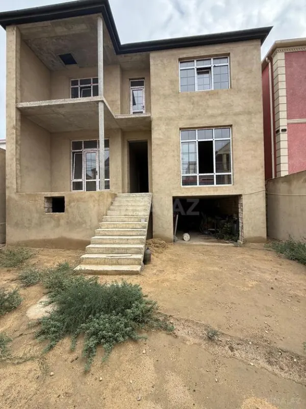 Satılır 5 otaqlı həyət evi 200 m²