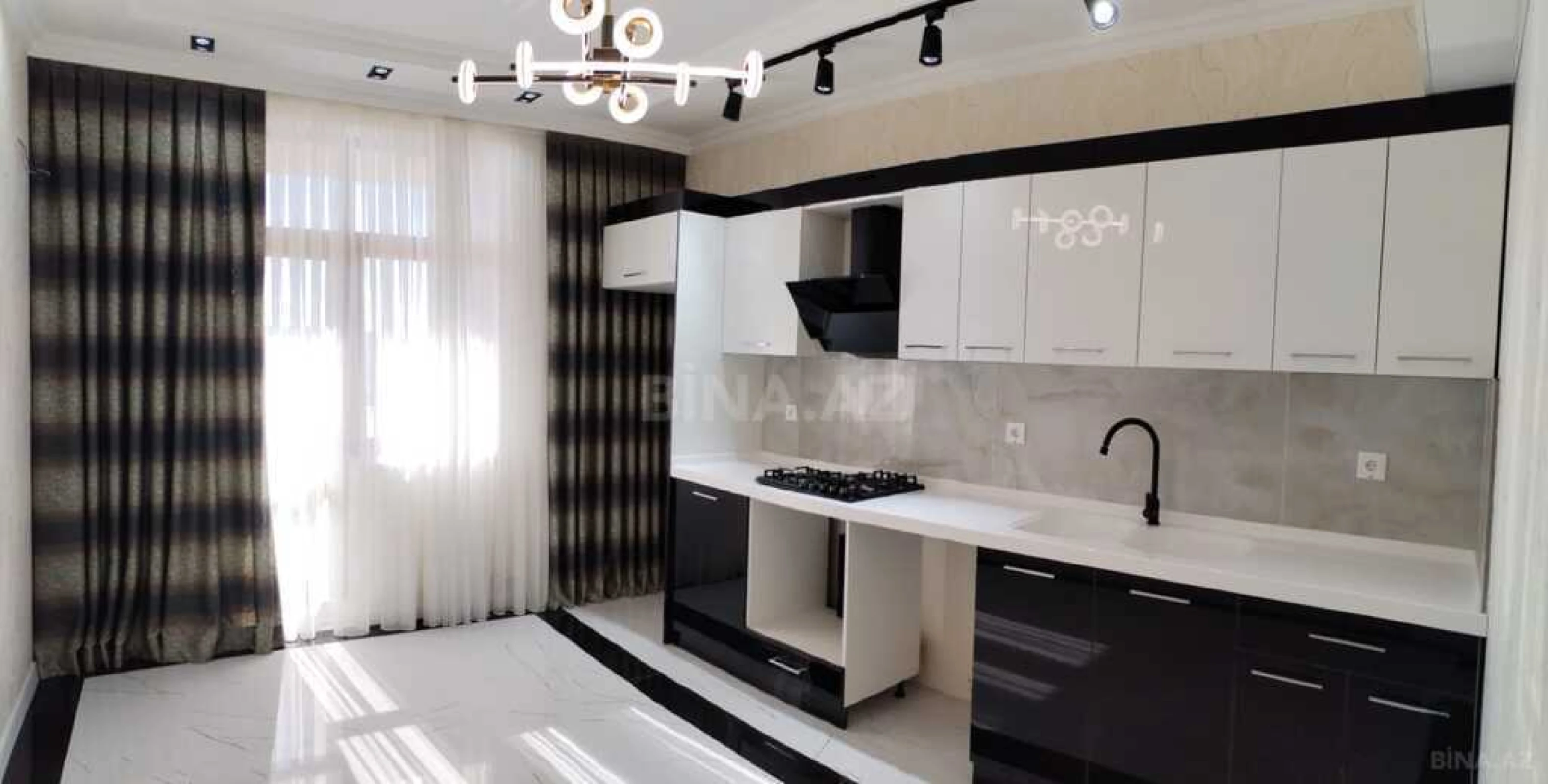 Satılır 3 otaqlı mənzil 160 m²