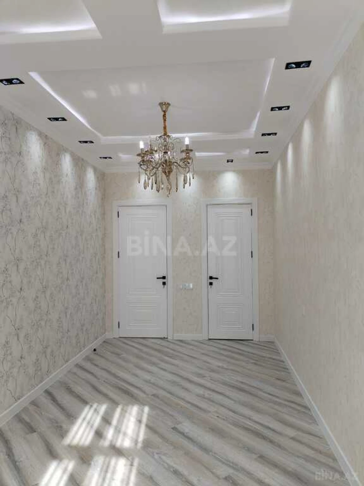 Satılır 3 otaqlı mənzil 160 m²