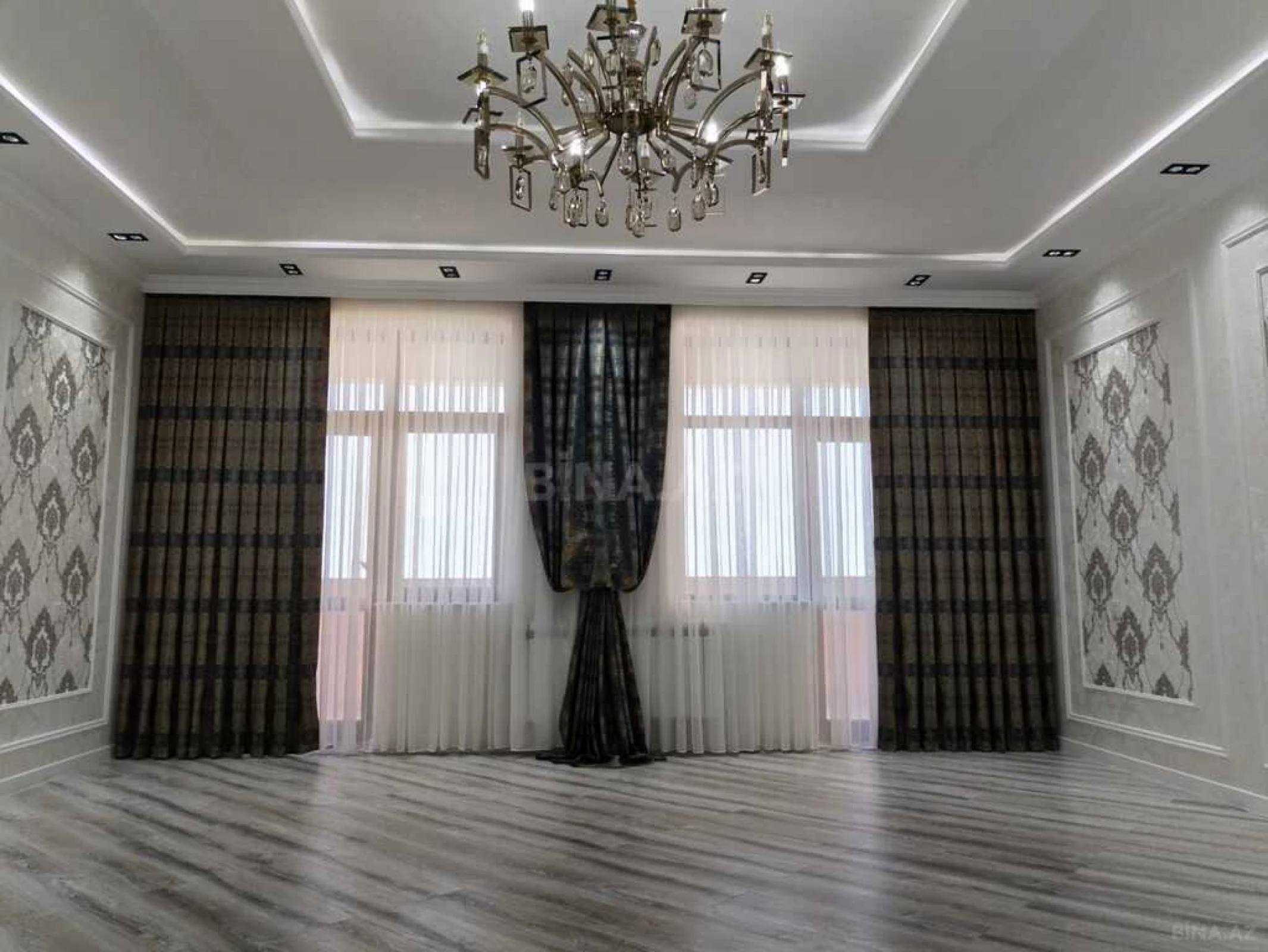 Satılır 3 otaqlı mənzil 160 m²