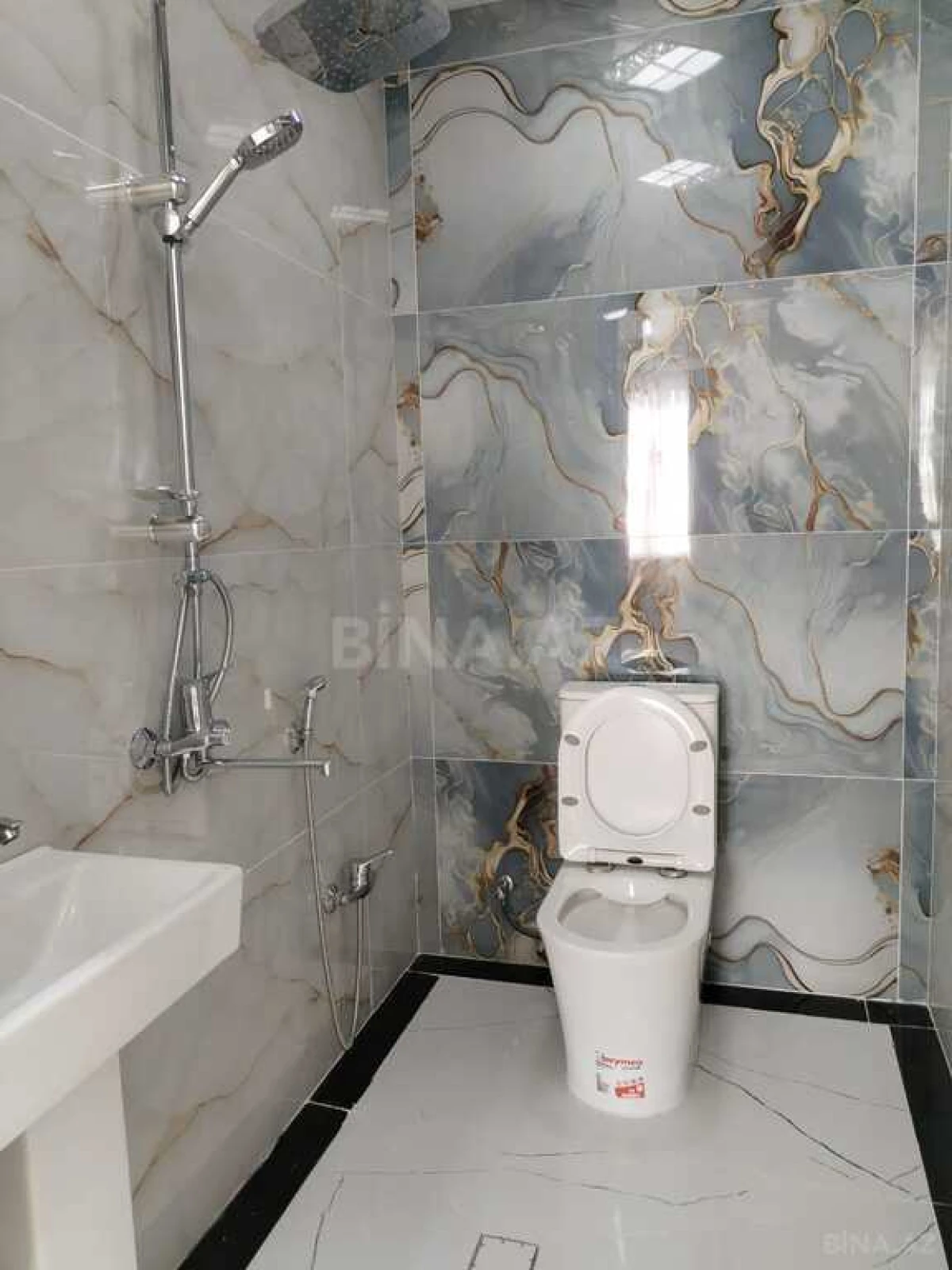 Satılır 3 otaqlı mənzil 160 m²