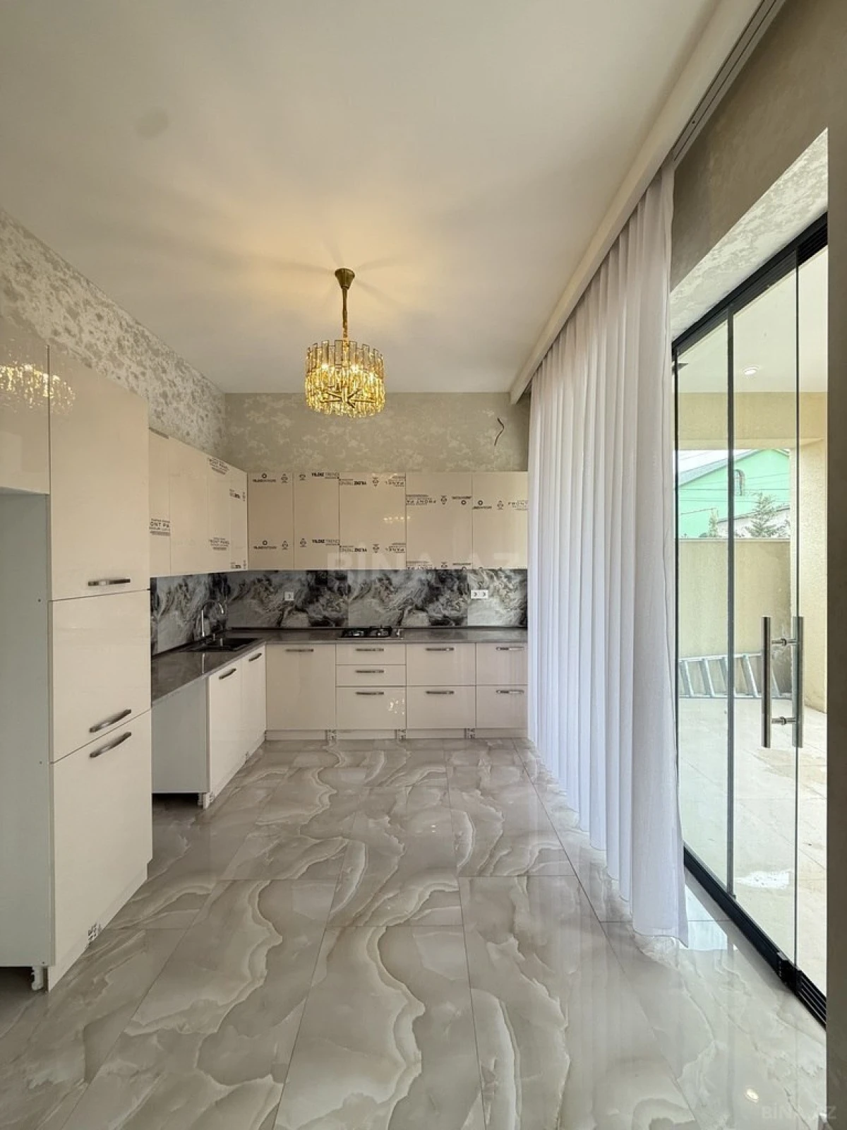 Satılır 4 otaqlı həyət evi 140 m²