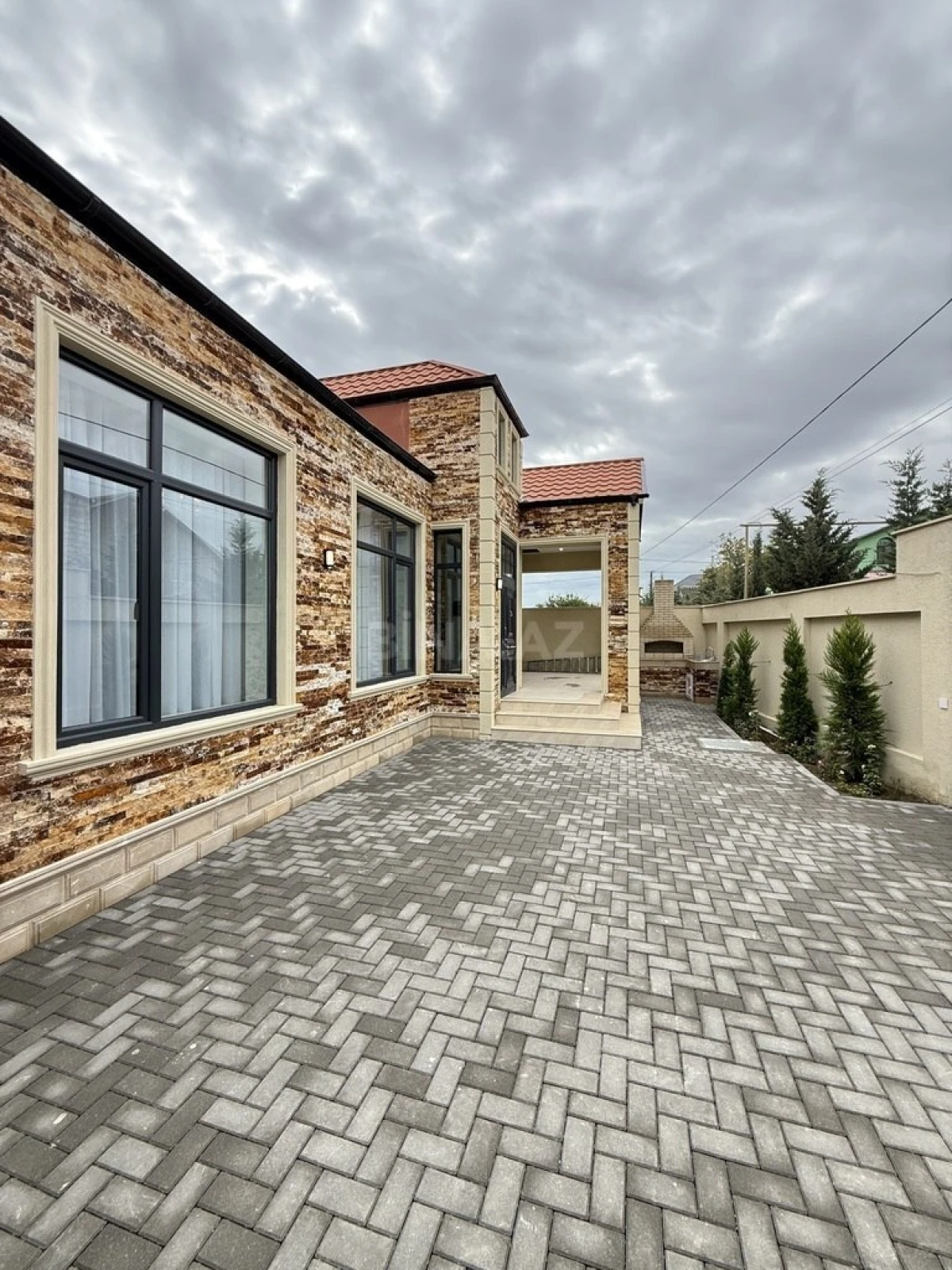 Satılır 4 otaqlı həyət evi 140 m²