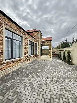Satılır 4 otaqlı həyət evi 140 m²