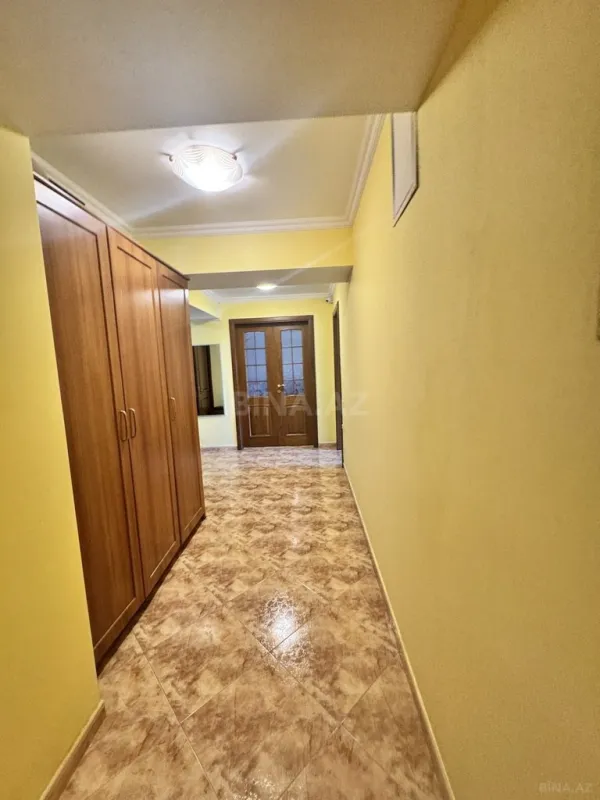 Satılır 4 otaqlı mənzil 147 m²