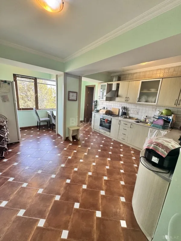 Satılır 4 otaqlı mənzil 147 m²