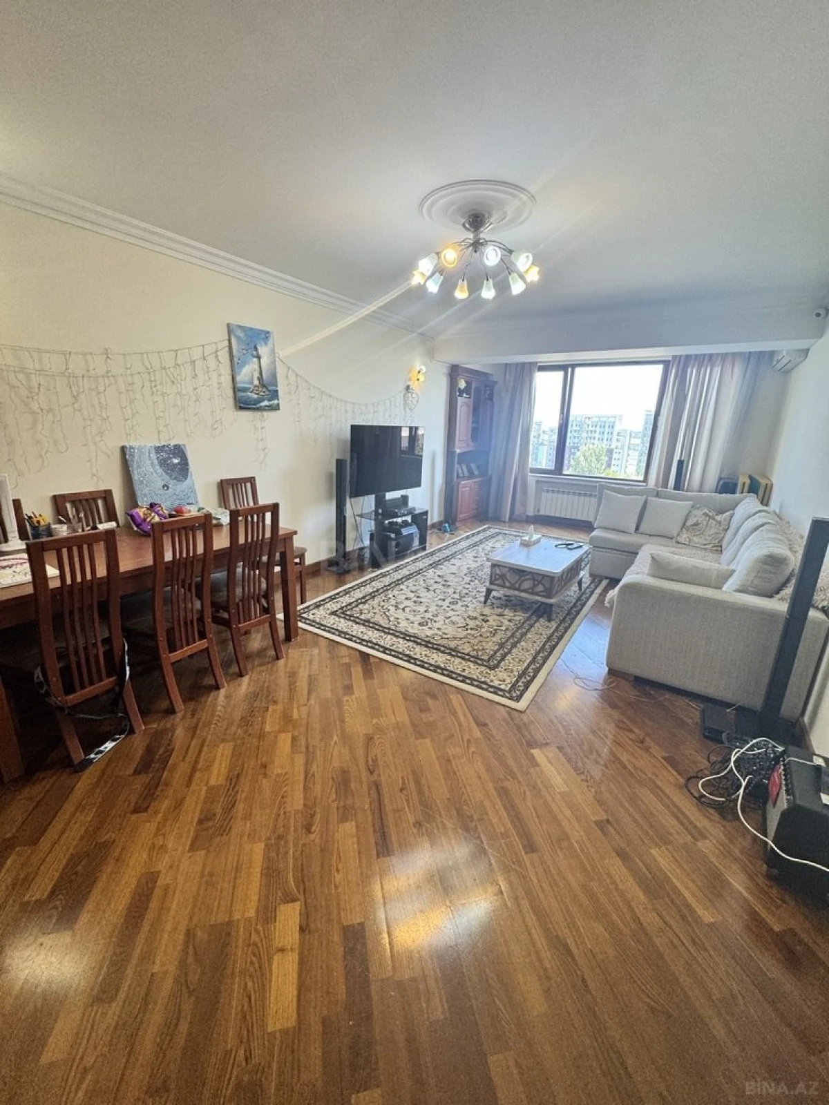 Satılır 4 otaqlı mənzil 147 m²