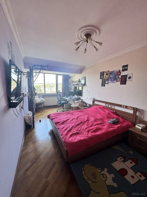 Satılır 4 otaqlı mənzil 147 m²