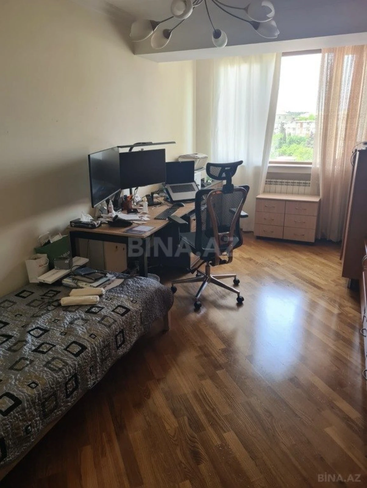 Satılır 4 otaqlı mənzil 147 m²