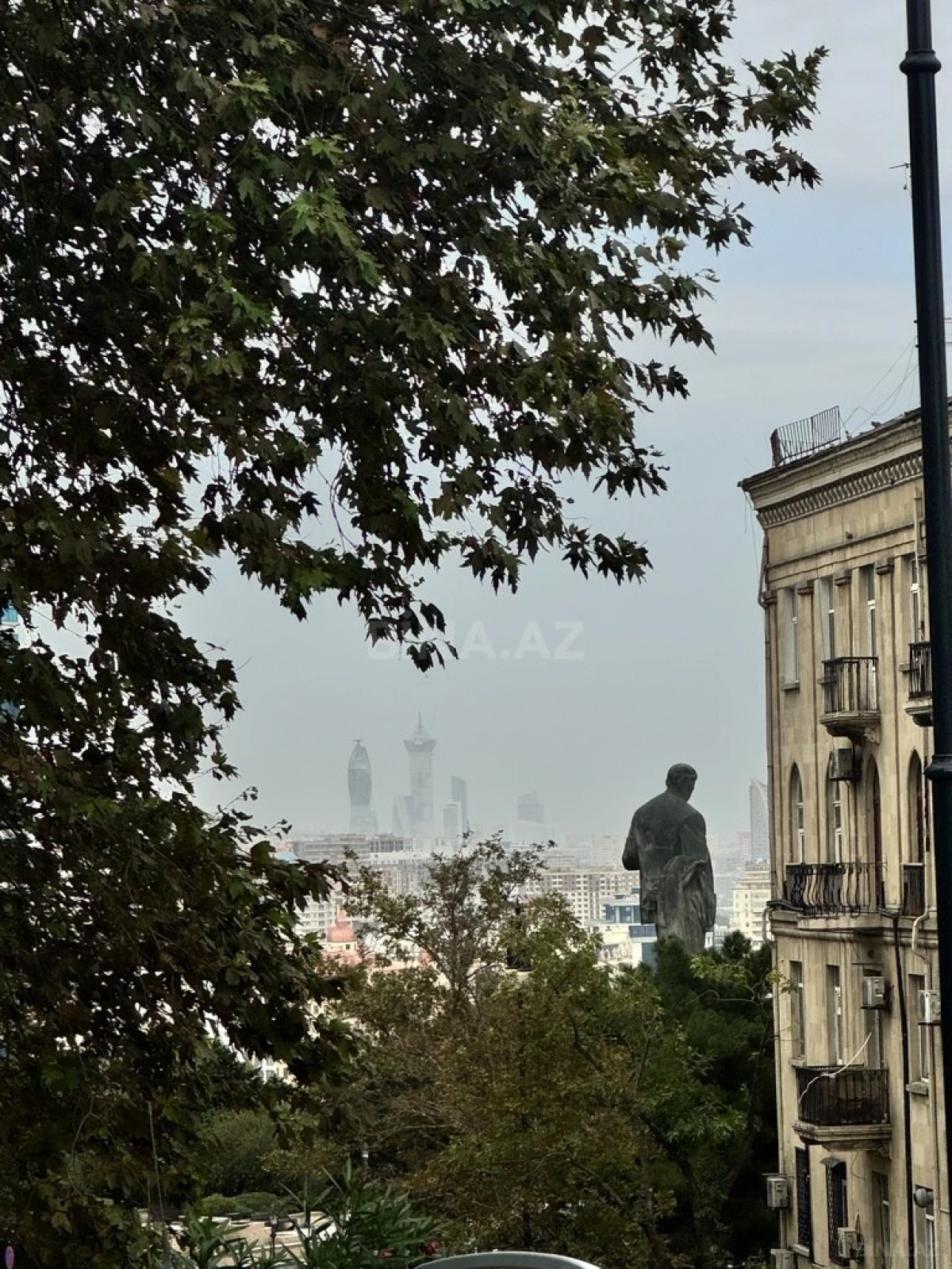 Satılır 4 otaqlı mənzil 147 m²