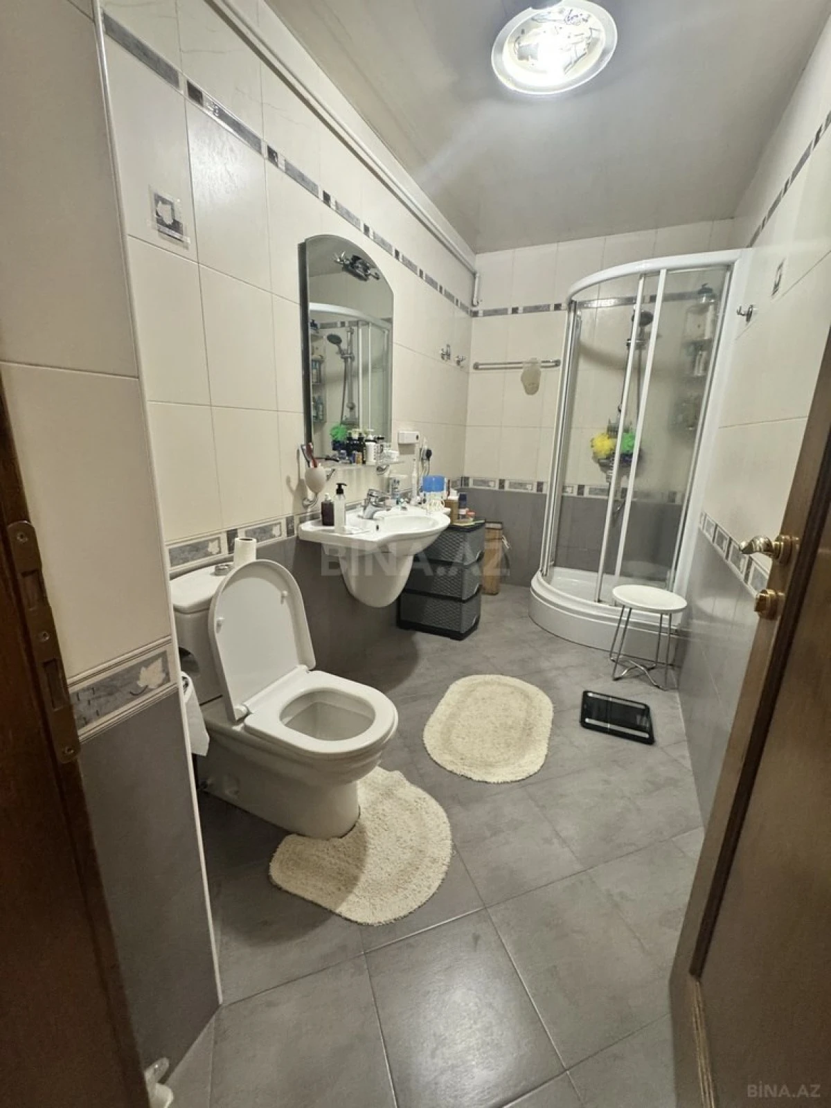 Satılır 4 otaqlı mənzil 147 m²