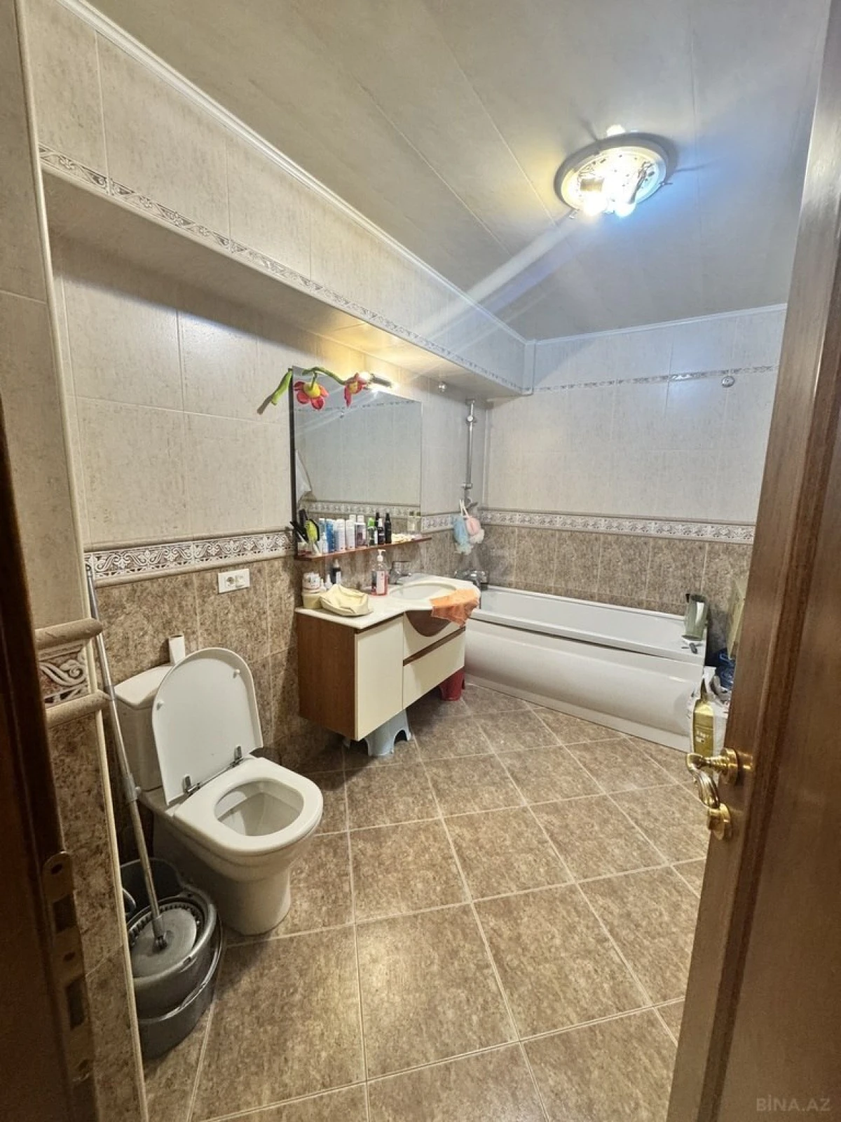 Satılır 4 otaqlı mənzil 147 m²