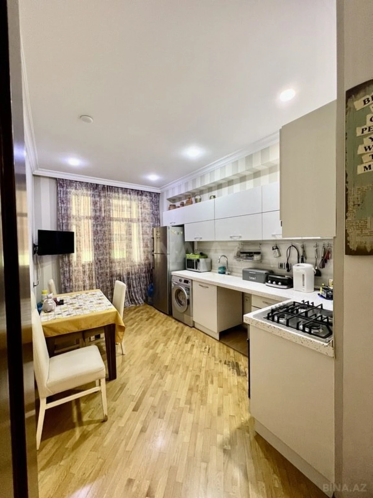 Satılır 3 otaqlı mənzil 135 m²