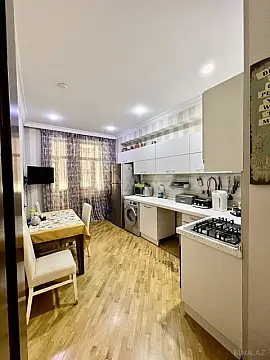 Satılır 3 otaqlı mənzil 135 m²