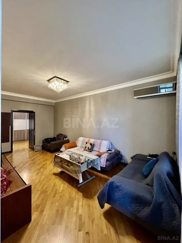 Satılır 3 otaqlı mənzil 135 m²