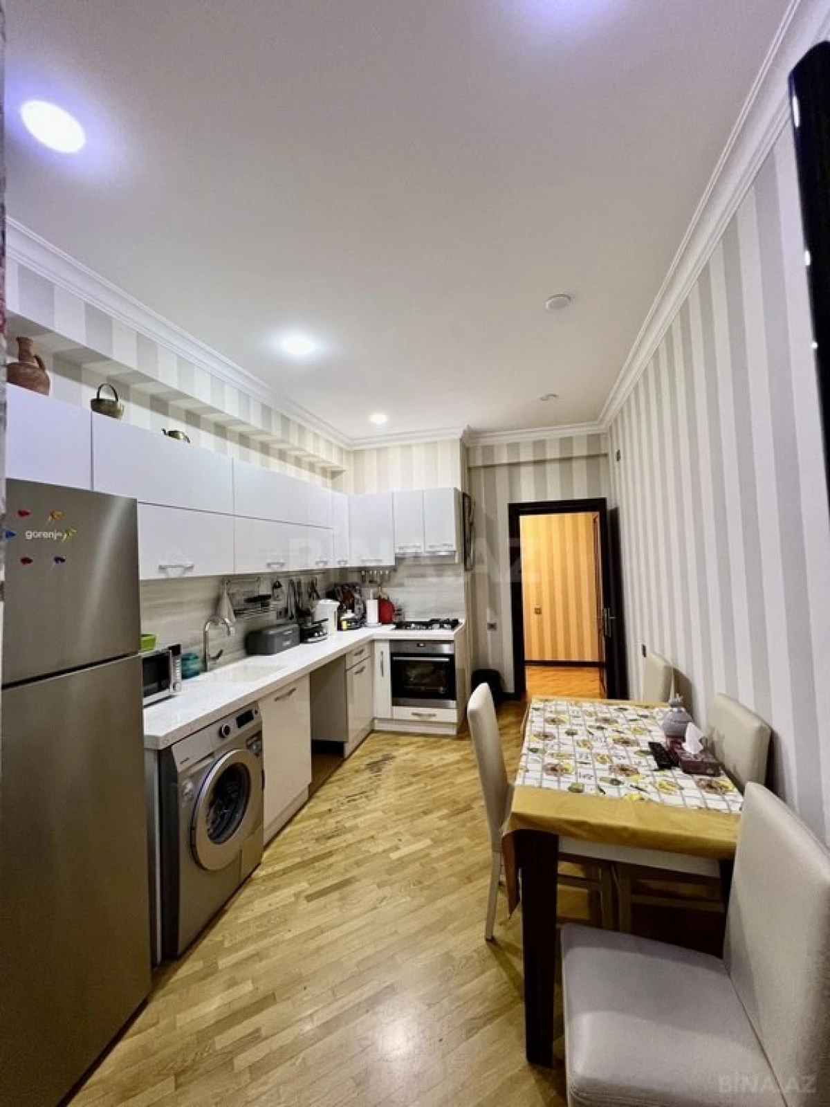 Satılır 3 otaqlı mənzil 135 m²