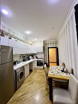 Satılır 3 otaqlı mənzil 135 m²