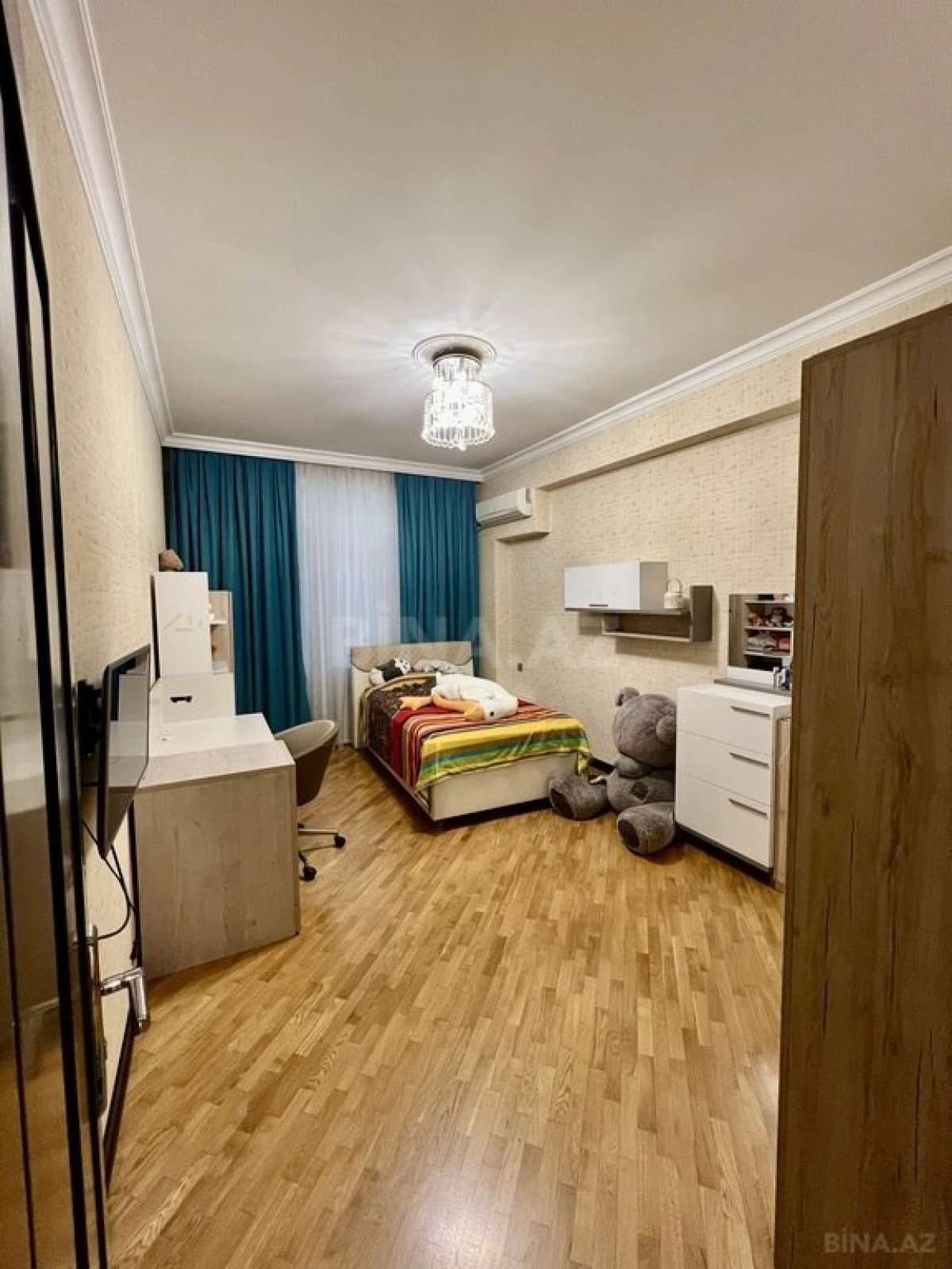 Satılır 3 otaqlı mənzil 135 m²