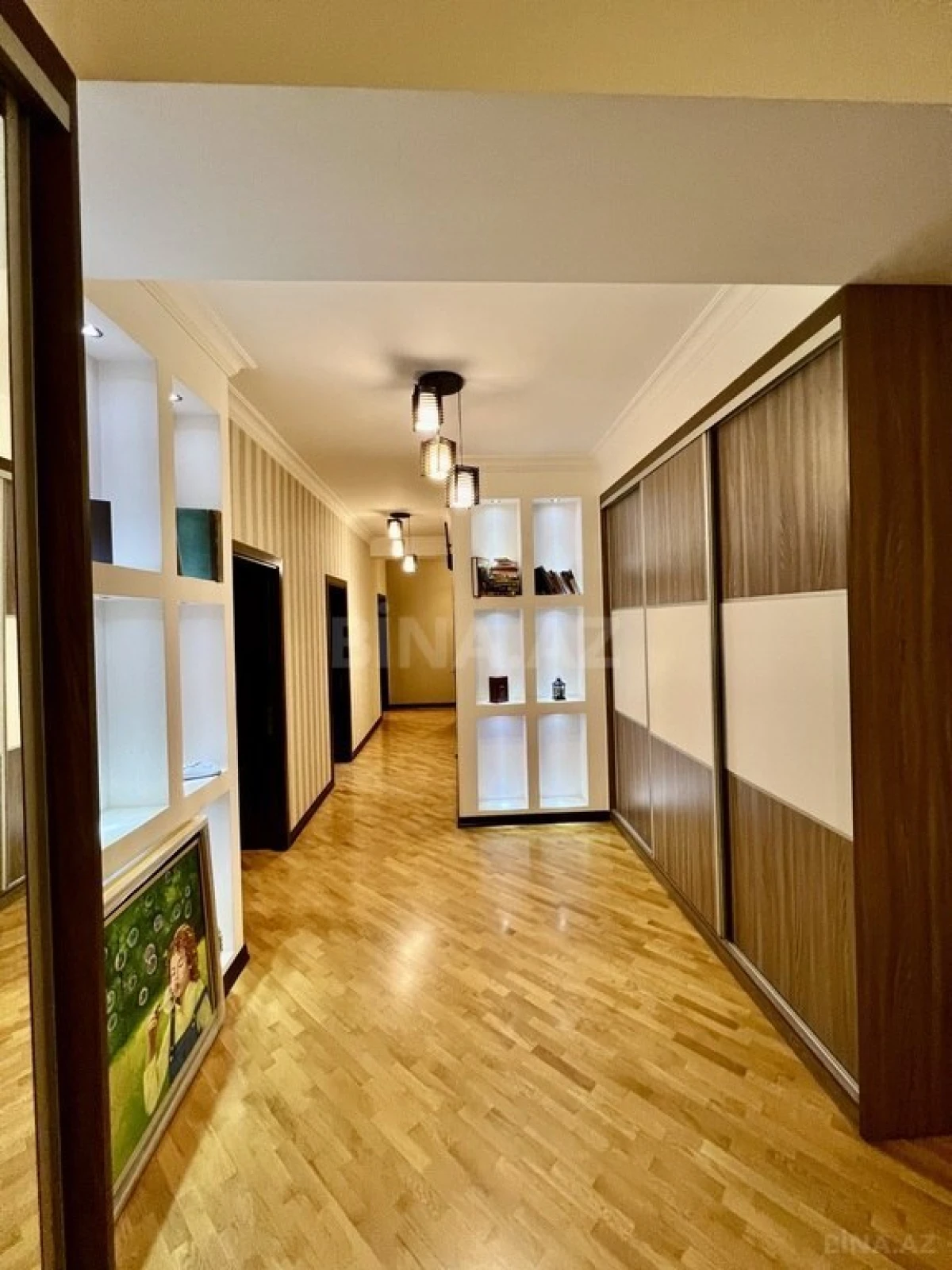 Satılır 3 otaqlı mənzil 135 m²
