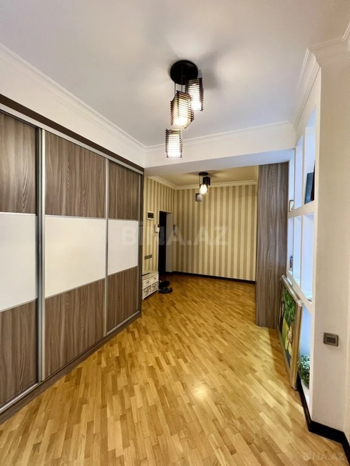 Satılır 3 otaqlı mənzil 135 m²