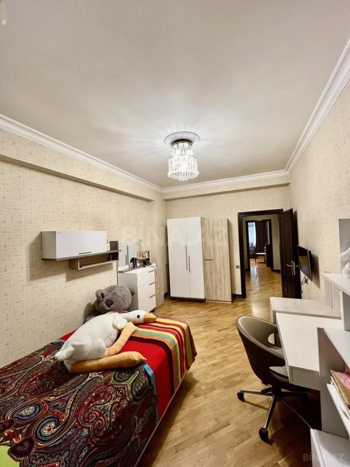 Satılır 3 otaqlı mənzil 135 m²