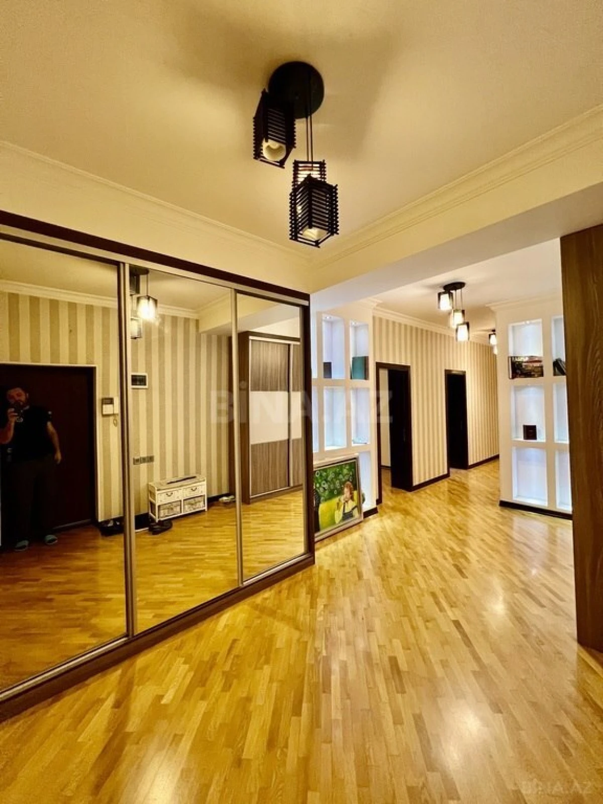 Satılır 3 otaqlı mənzil 135 m²