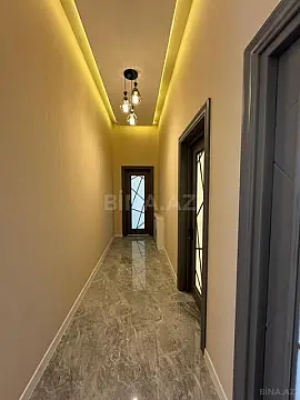 Satılır 5 otaqlı həyət evi 210 m²