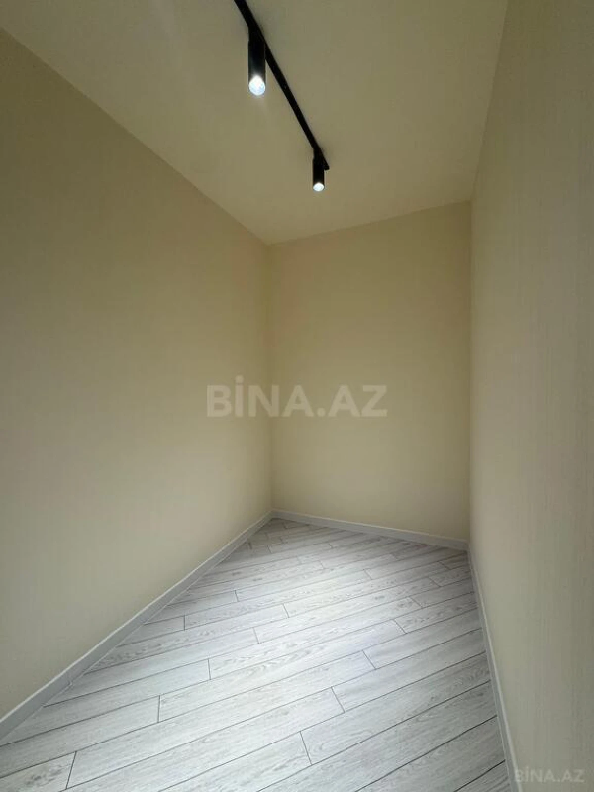 Satılır 5 otaqlı həyət evi 210 m²