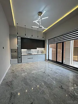 Satılır 5 otaqlı həyət evi 210 m²