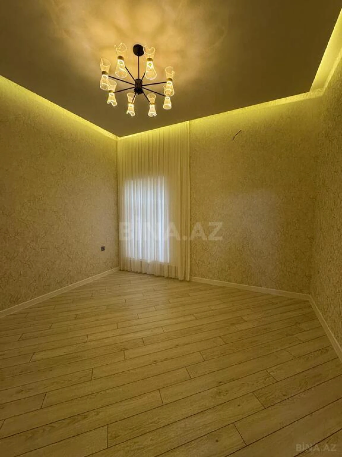 Satılır 5 otaqlı həyət evi 210 m²