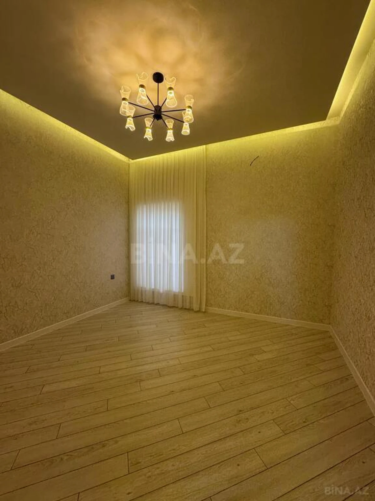 Satılır 5 otaqlı həyət evi 210 m²