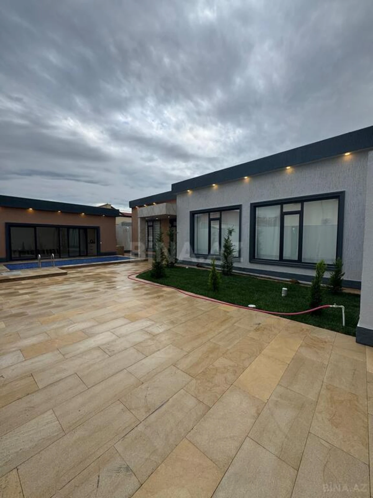 Satılır 4 otaqlı həyət evi 165 m²