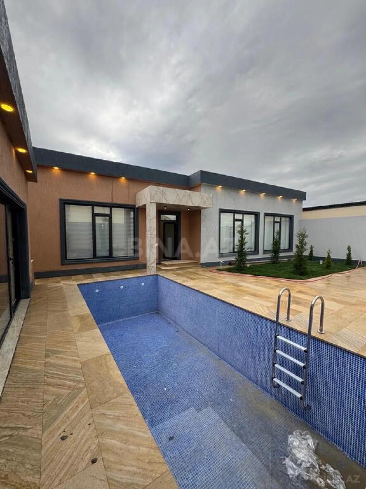 Satılır 4 otaqlı həyət evi 165 m²