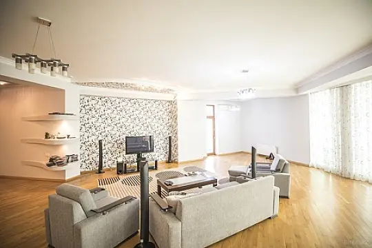 Kirayə verilir 4 otaqlı mənzil 240 m² — Bakı, Nəsimi 4 otaq 240.00 m²