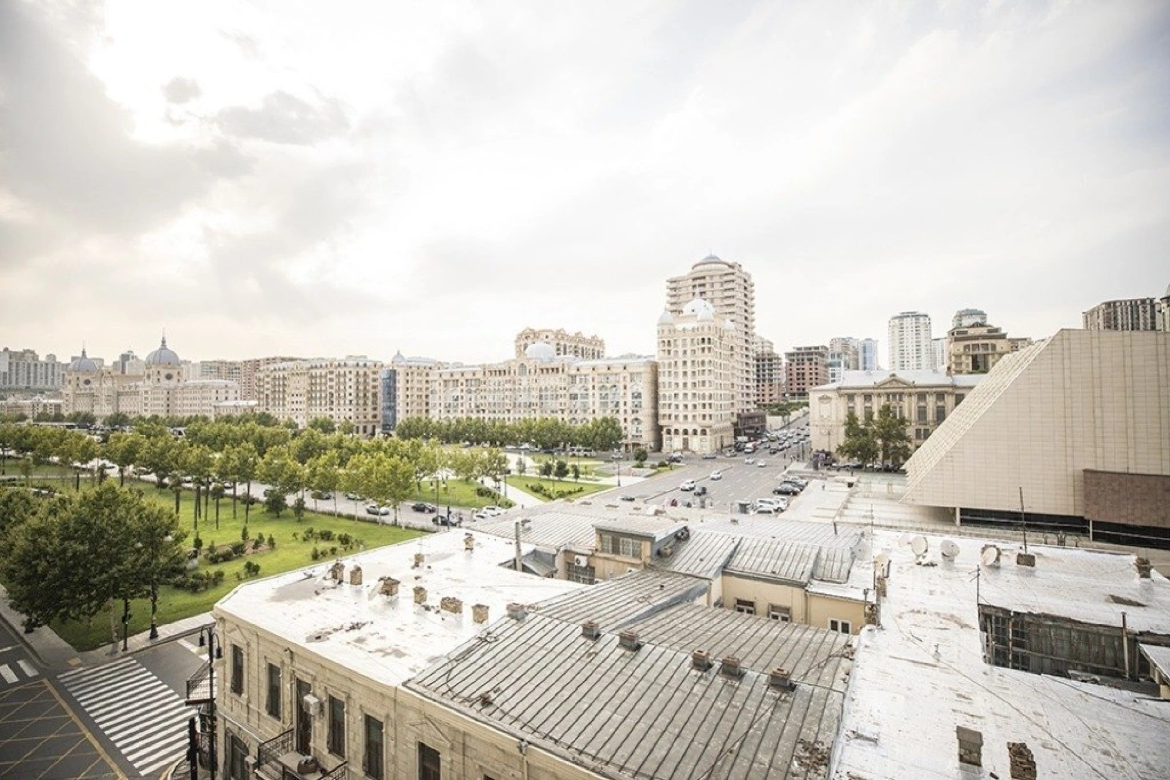 Kirayə verilir 4 otaqlı mənzil 240 m²