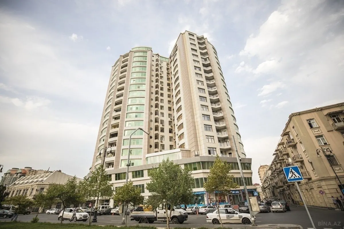 Kirayə verilir 4 otaqlı mənzil 240 m²