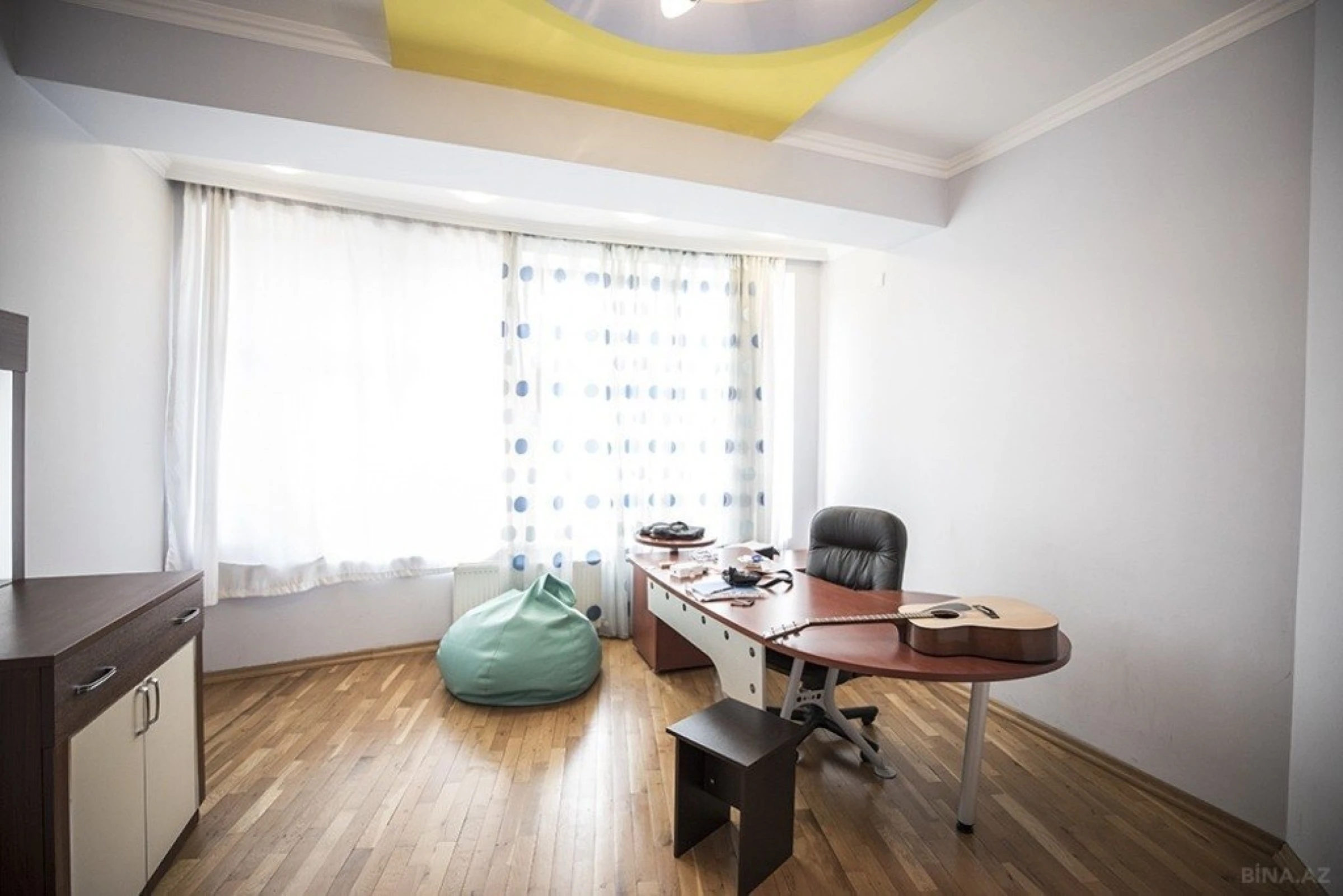 Kirayə verilir 4 otaqlı mənzil 240 m²