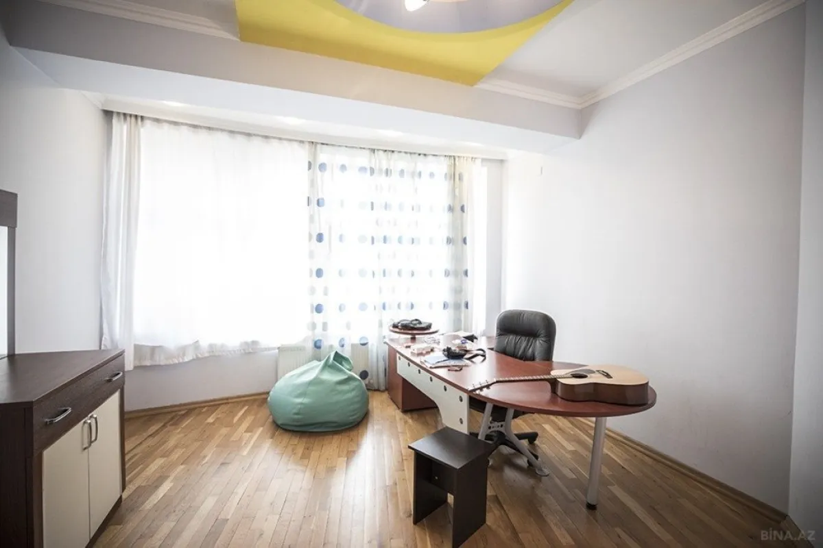 Kirayə verilir 4 otaqlı mənzil 240 m²
