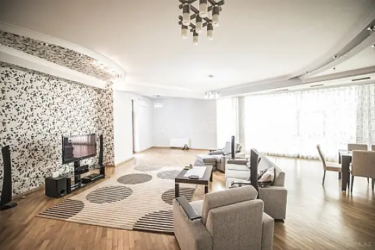 Kirayə verilir 4 otaqlı mənzil 240 m²