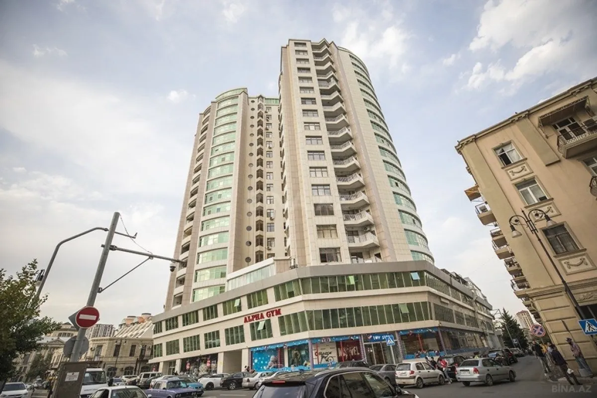 Kirayə verilir 4 otaqlı mənzil 240 m²