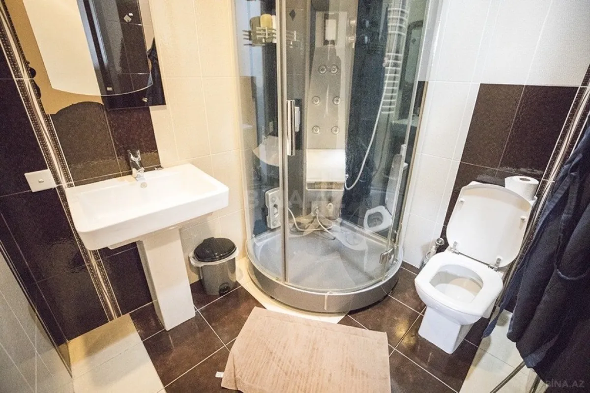 Kirayə verilir 4 otaqlı mənzil 240 m²