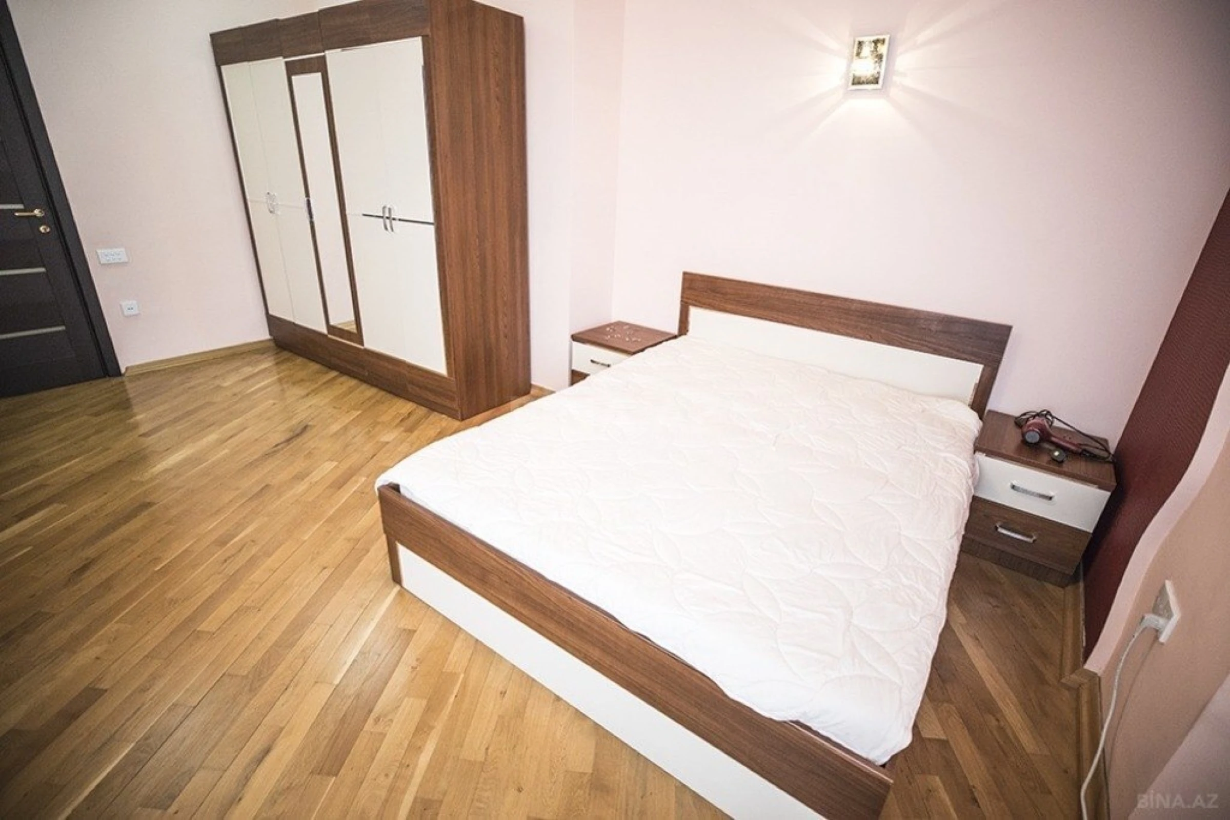 Kirayə verilir 4 otaqlı mənzil 240 m²