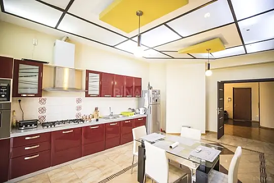 Kirayə verilir 4 otaqlı mənzil 240 m²