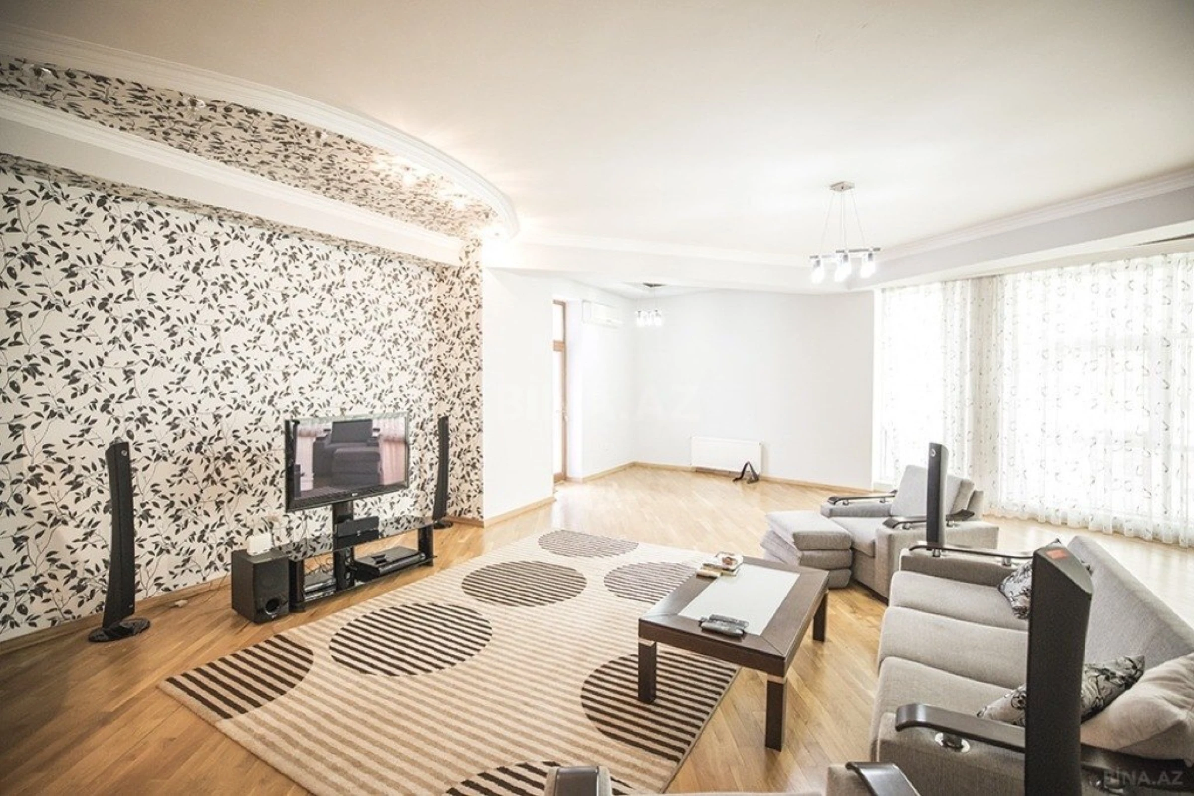 Kirayə verilir 4 otaqlı mənzil 240 m²
