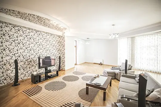 Kirayə verilir 4 otaqlı mənzil 240 m²