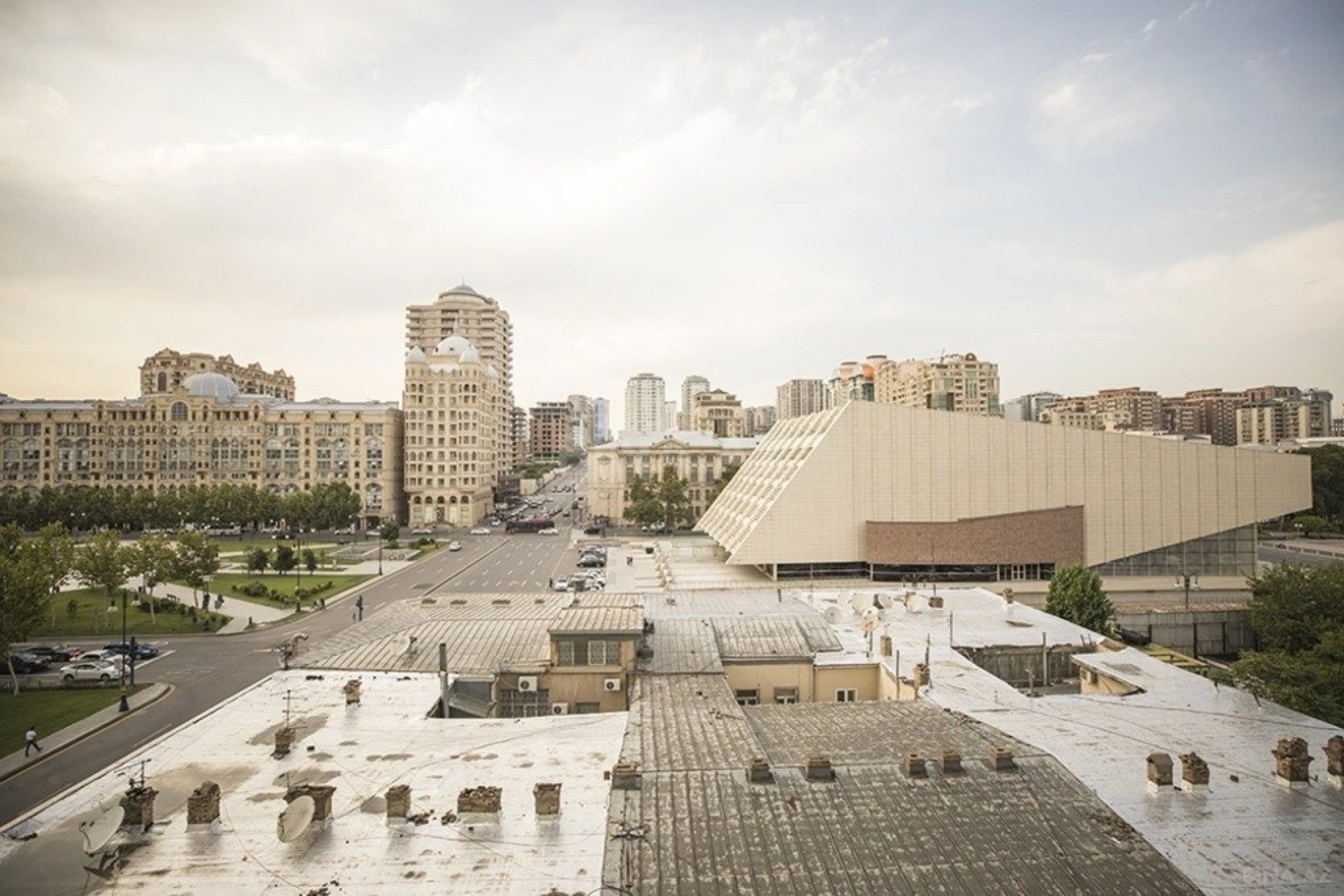 Kirayə verilir 4 otaqlı mənzil 240 m²