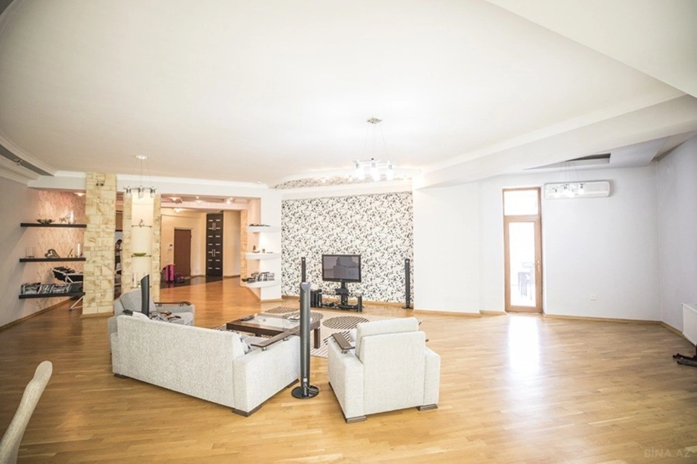 Kirayə verilir 4 otaqlı mənzil 240 m²