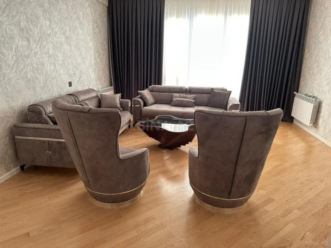 Satılır 3 otaqlı mənzil 136 m²