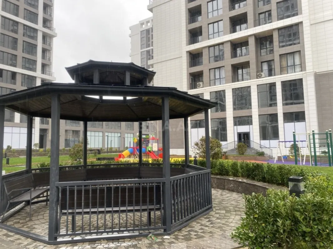 Satılır 3 otaqlı mənzil 136 m²