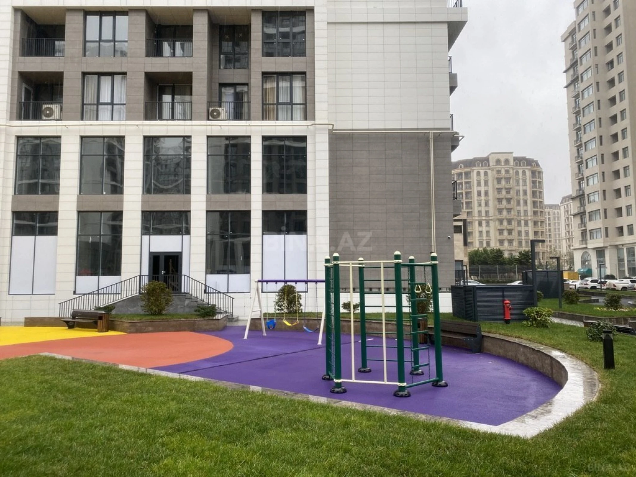 Satılır 3 otaqlı mənzil 136 m²